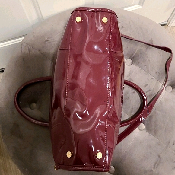 Plum and gold patten leather purse by Ivanka Trump - Picture 5 of 9